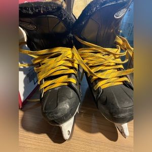 Bauer men’s hockey skates.